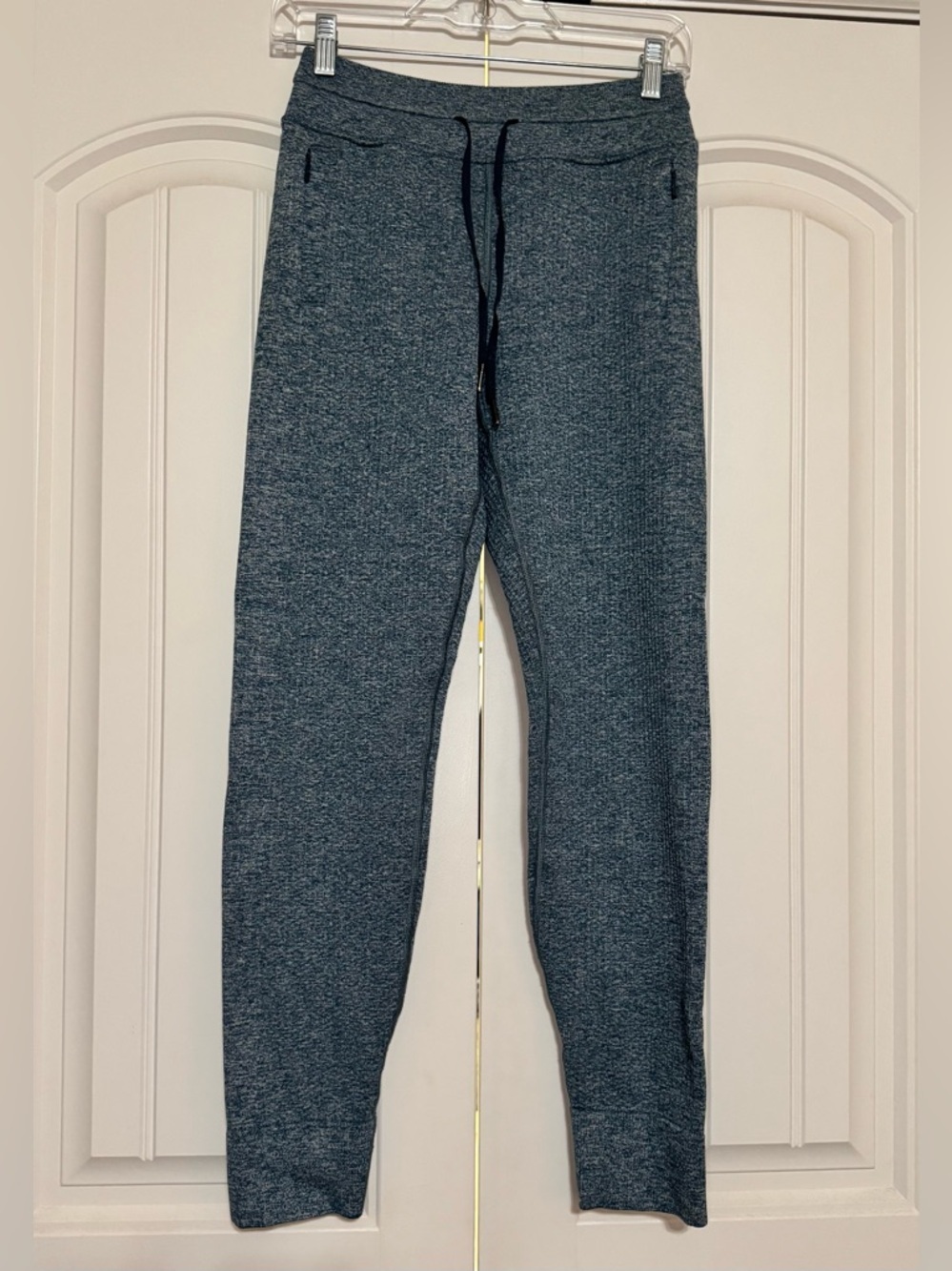 Lululemon Engineered Warmth Jogger in Submarine / White Size 2